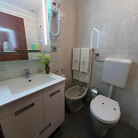 Lusitana Hotel *